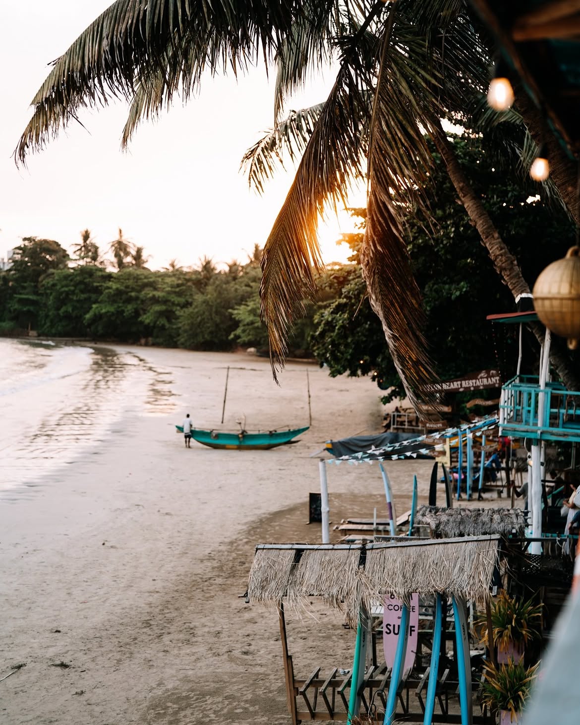 BEACH VIBES