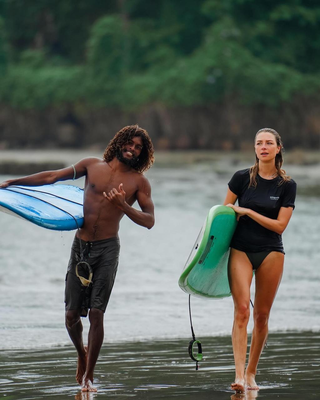SURF LESSONS & COACHING